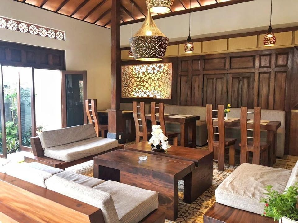 Puri Langenarjan Guesthouse Bed and Breakfast in Yogyakarta