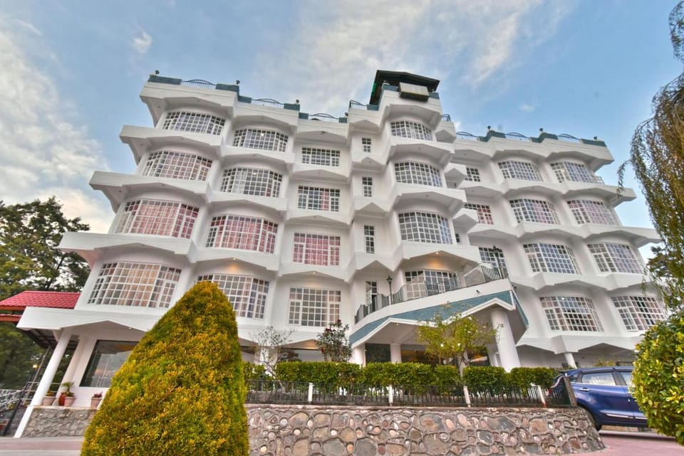 Hillcrest Resort By DLS Hotels  Hotel in Himachal Pradesh