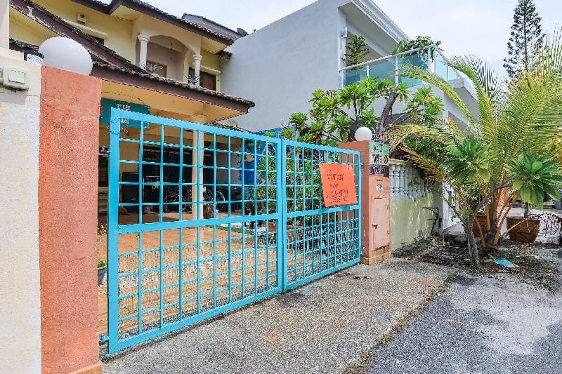 OYO 90229 3 Little Birds Homestay 4bhk Vacation rental in Malacca