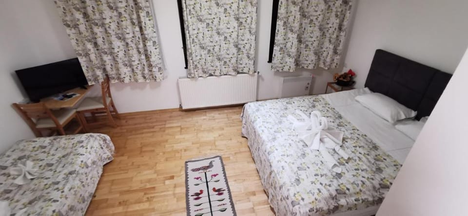 Pensiunea Agroturistica Cerna, Vaideeni Farm Stay in Romania