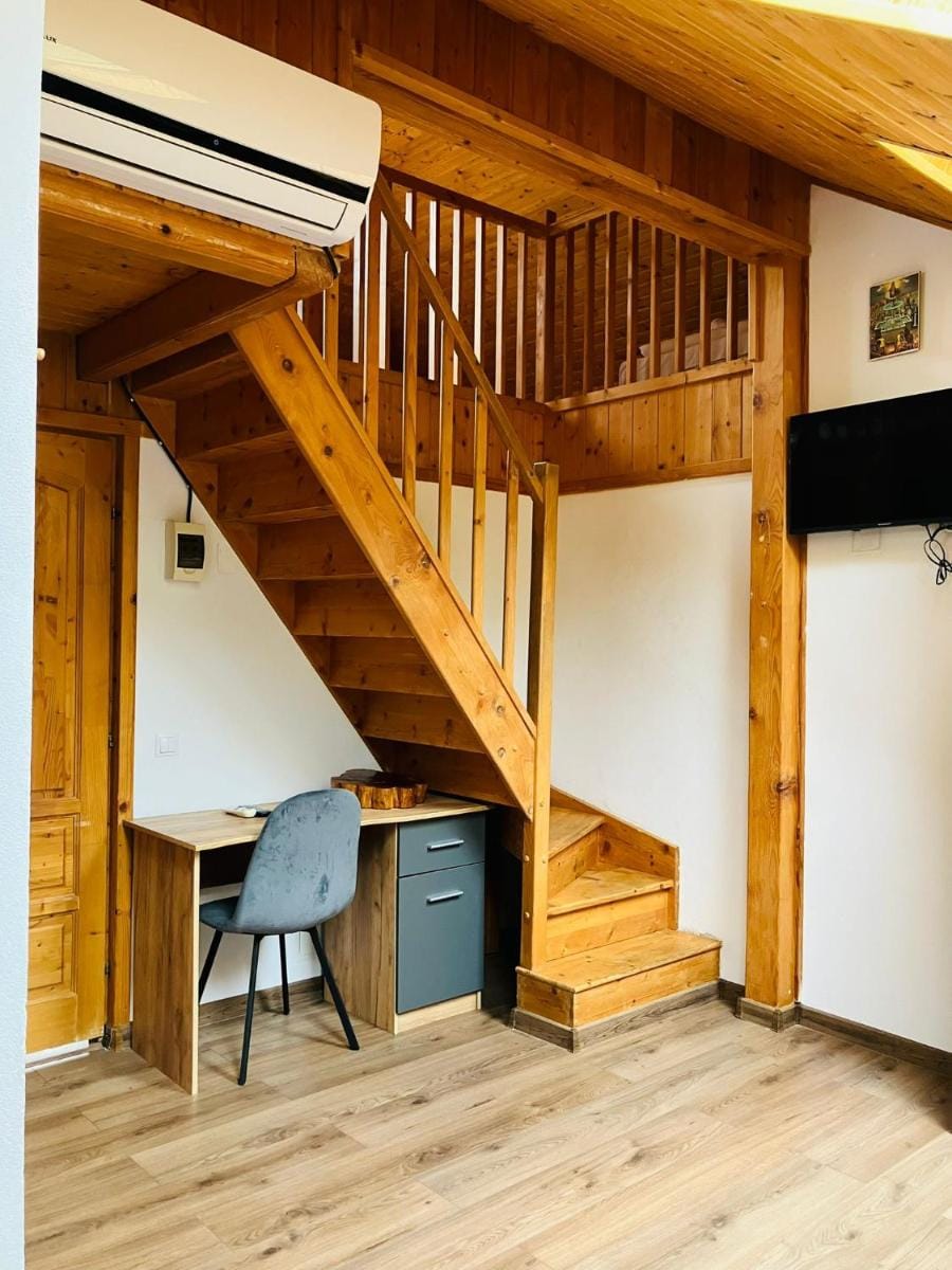 Pensiunea Agroturistica Cerna, Vaideeni Farm Stay in Romania