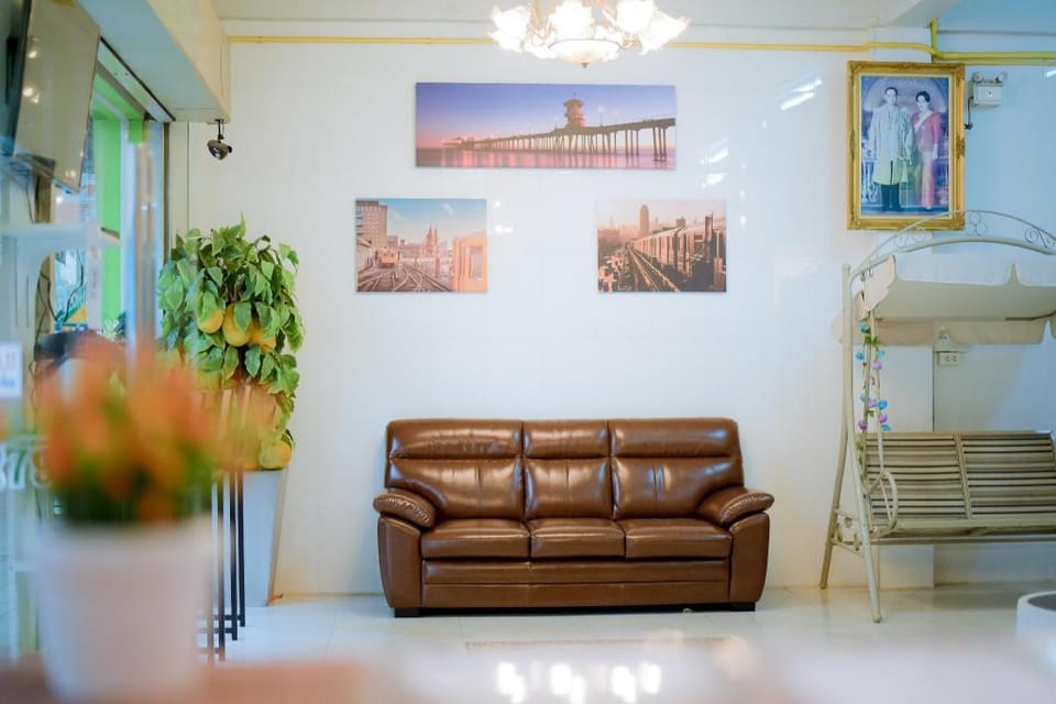 Nadpob Mansion Hotel Bed and Breakfast in Surat Thani Changwat