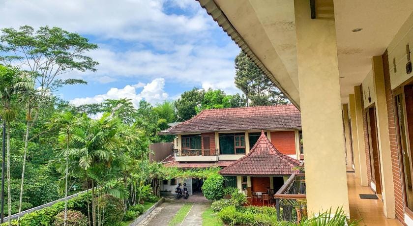 OYO 261 Sasono Putro Guest House Hotel in Special Region of Yogyakarta