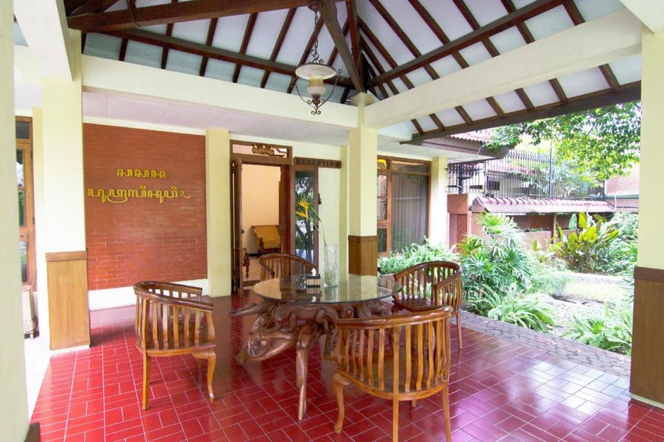 OYO 261 Sasono Putro Guest House Hotel in Special Region of Yogyakarta