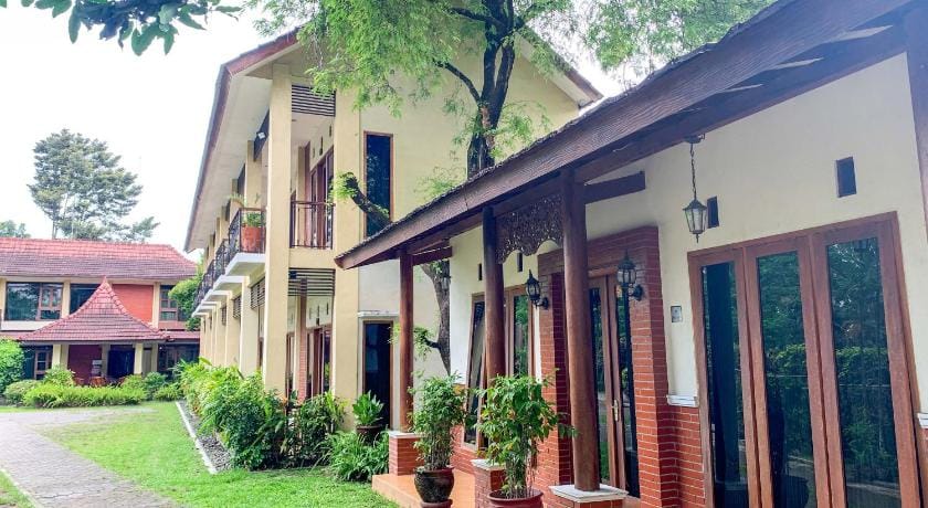 OYO 261 Sasono Putro Guest House Hotel in Special Region of Yogyakarta
