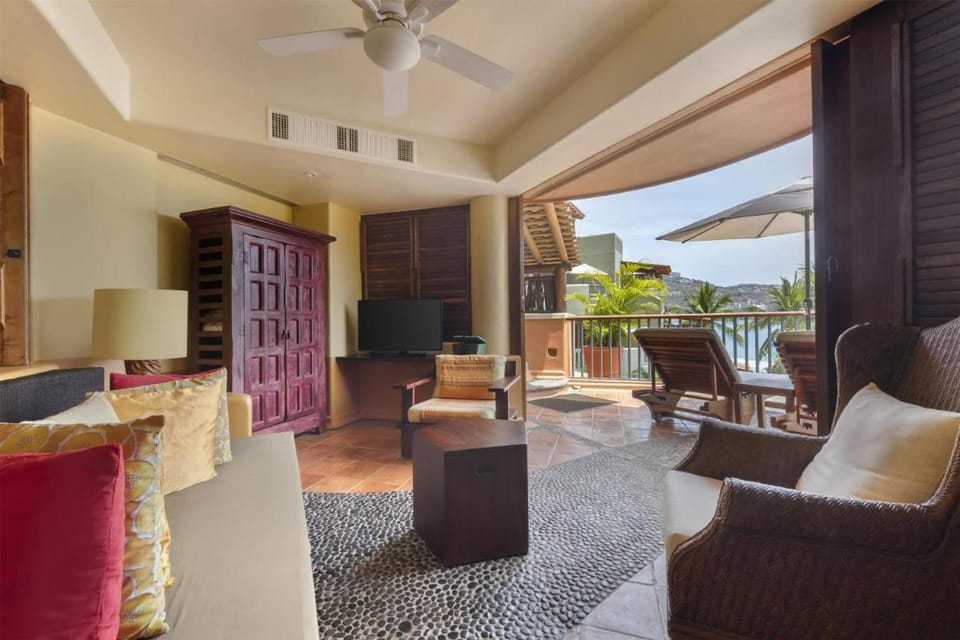 Hilton Grand Vacations Club Zihuatanejo Resort in Zihuatanejo