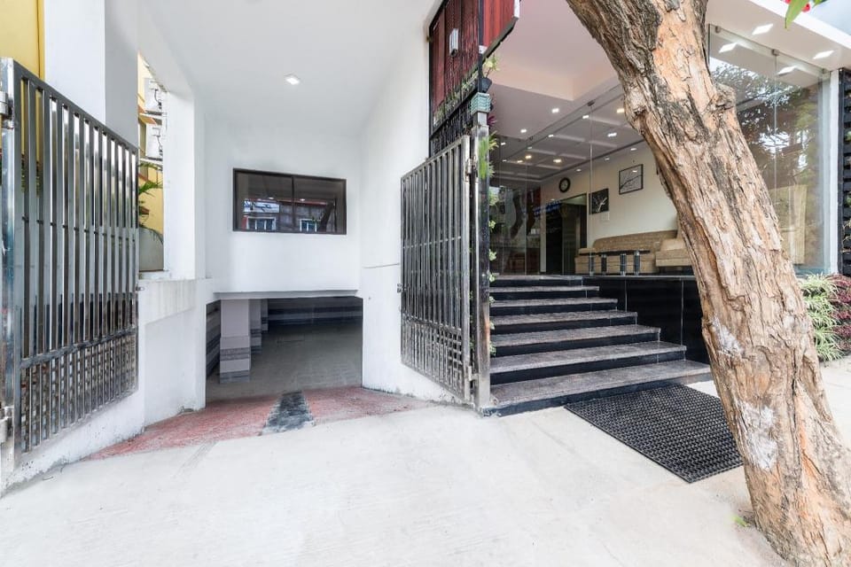 Treebo Greenwood Premier Suites, Old Airport Road Hotel in Bengaluru