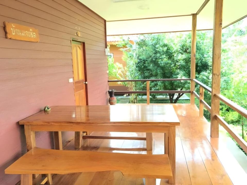 Bansuan Krukob Bed and Breakfast in Laos