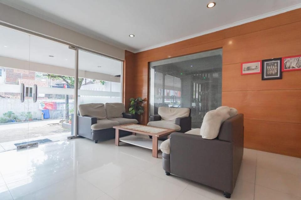 RedDoorz Syariah near BTC Fashion Mall Bed and Breakfast in Bandung
