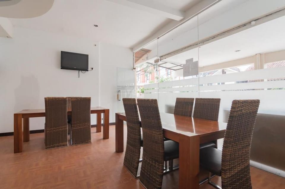RedDoorz Syariah near BTC Fashion Mall Bed and Breakfast in Bandung