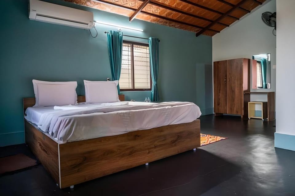 Leo Wooden Resort Hotel in Karnataka