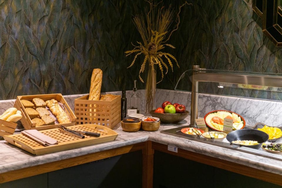 DoubleTree by Hilton Madrid - Prado Hotel in Centro