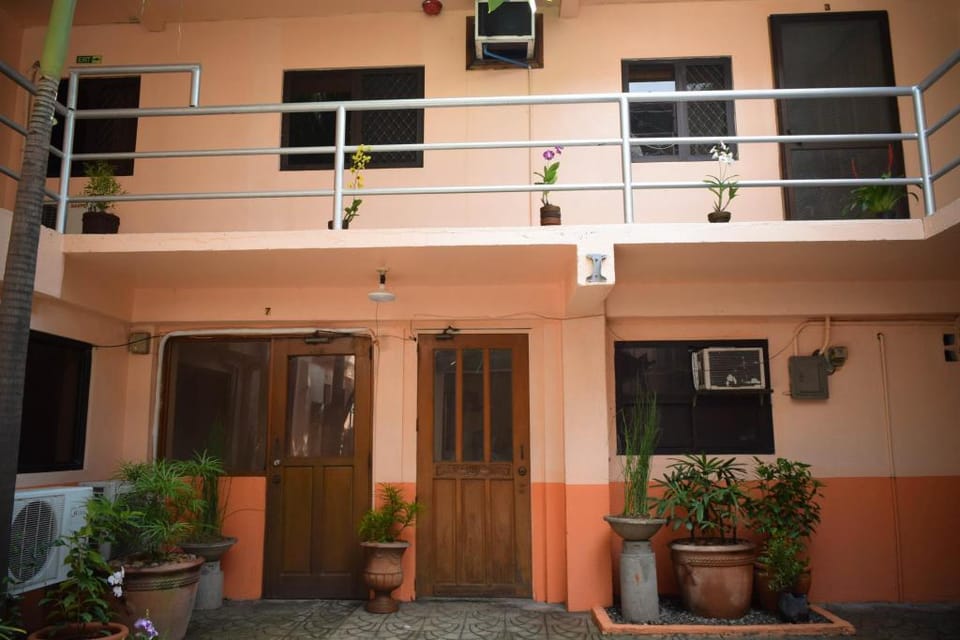 1 St Street Park Apartelles Apartment in Angeles