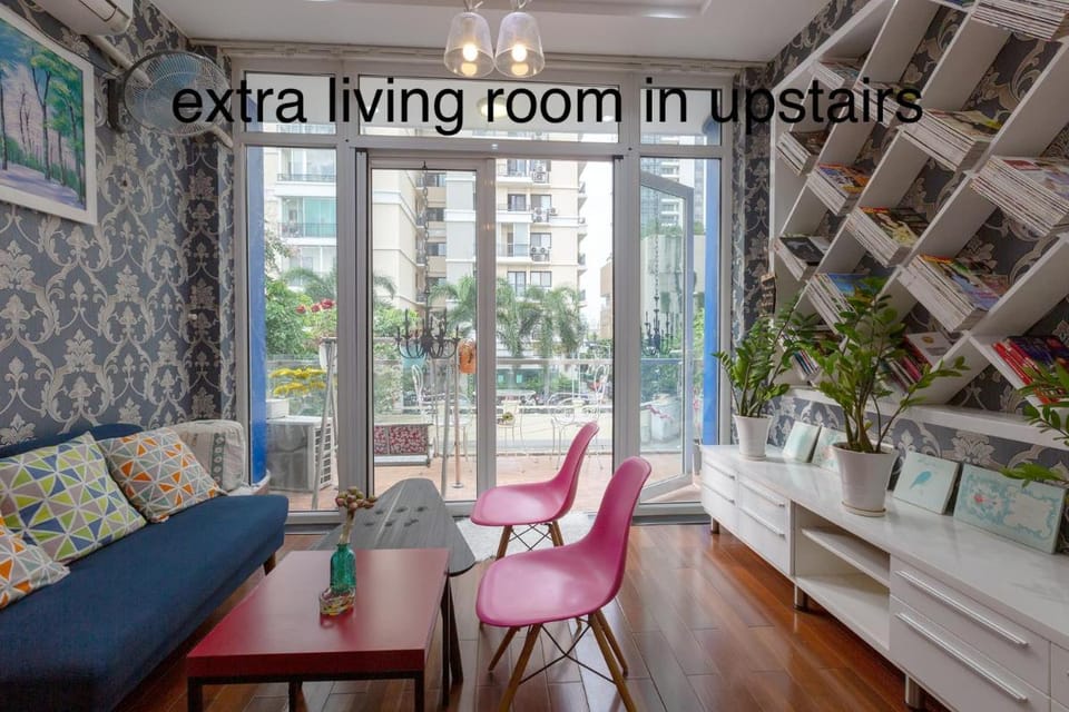 POOL VILLA*5 BEDs 6 BATHs *BBQ *KARAOKE *14pax*D.2 Villa in Ho Chi Minh City