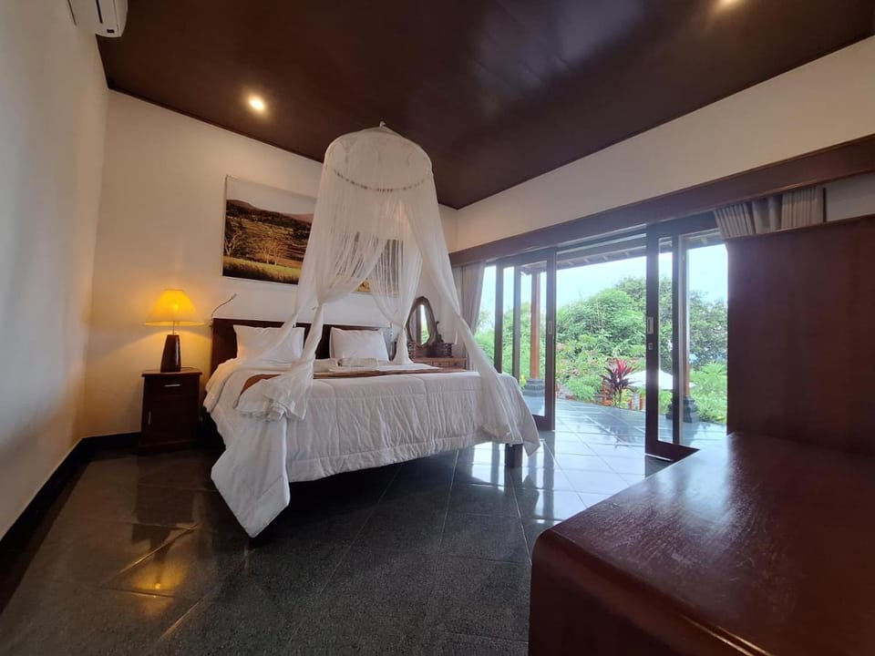 Frangipani Inn & Restaurant Bed and Breakfast in Karangasem Regency