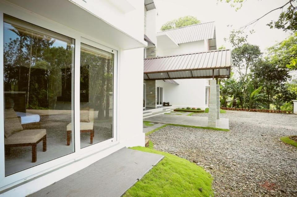 CRAYONS Guest House Hotel in Kerala