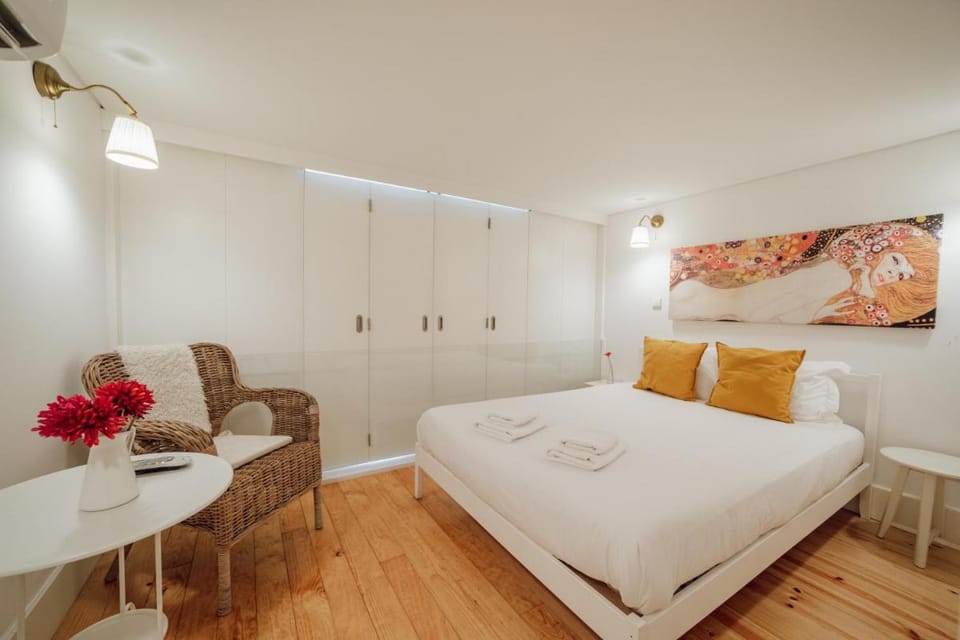 Historic & Sunny Mezzanine Bolhão by Vacationy Apartment in Porto