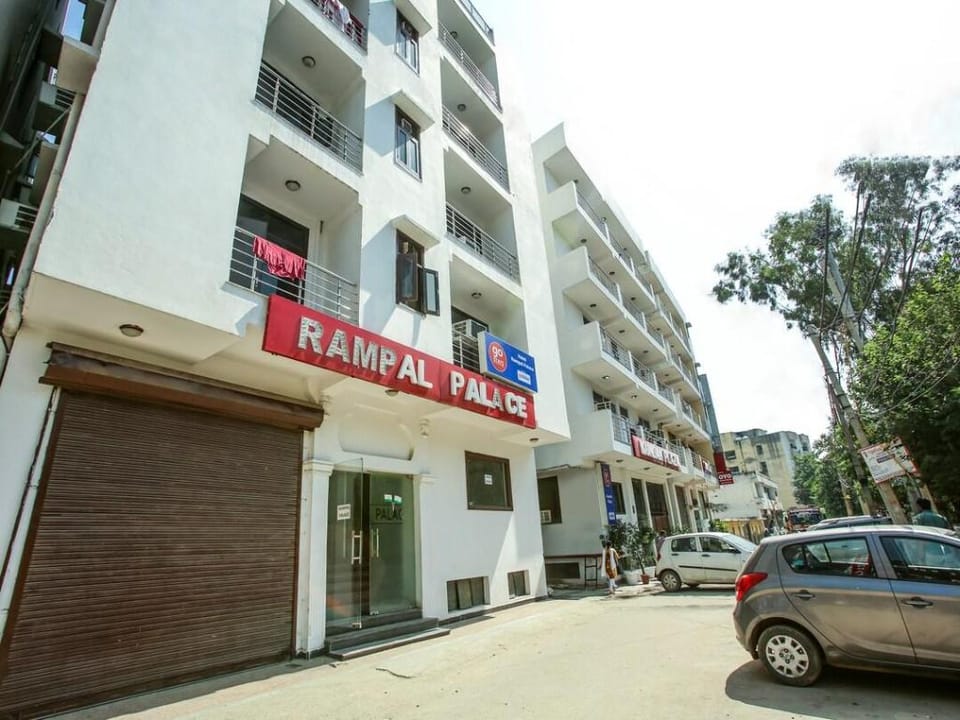 Hotel Rampal Palace Hotel in New Delhi