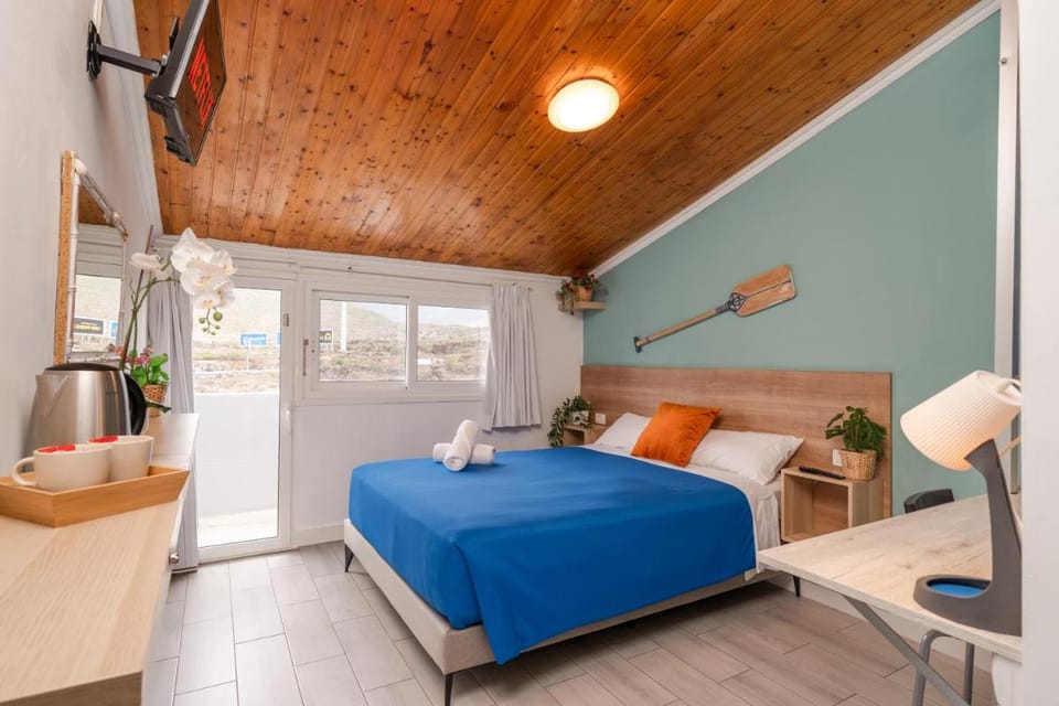 Hostel Neon Tenerife Bed and Breakfast in Abona