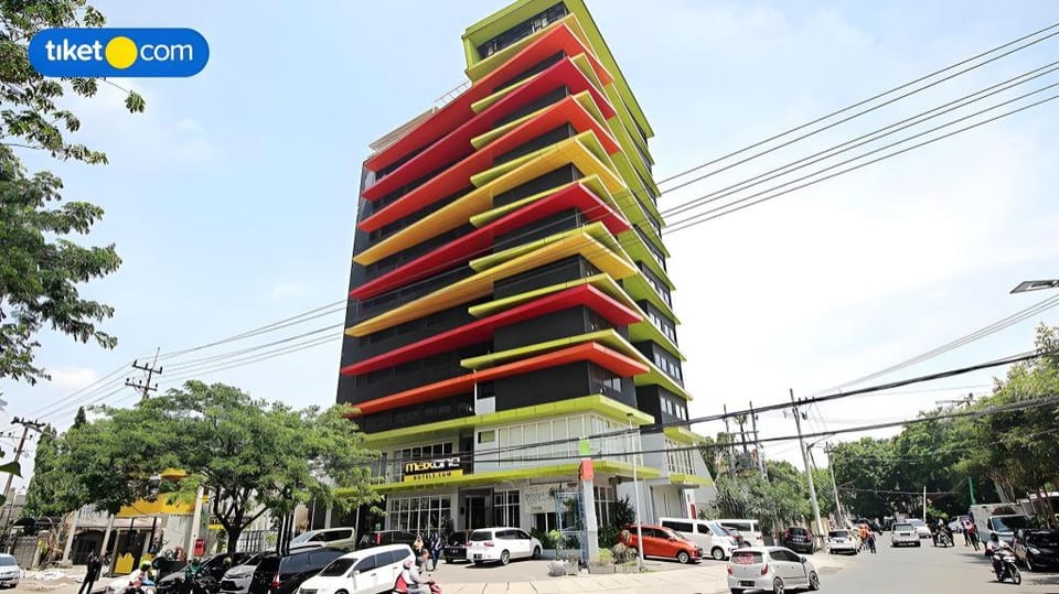 MaxOneHotels.com@Dharmahusada - Surabaya Hotel in Surabaya