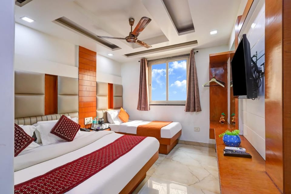 Hotel Tashkent Palace - Walk in from New Delhi Station & Metro Station Hotel in New Delhi