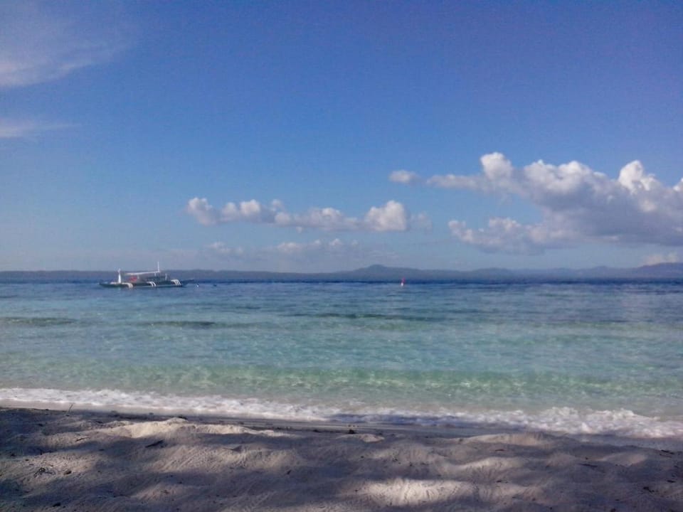 Shirley's Cottage - Pamilacan Island Bed and Breakfast in Central Visayas