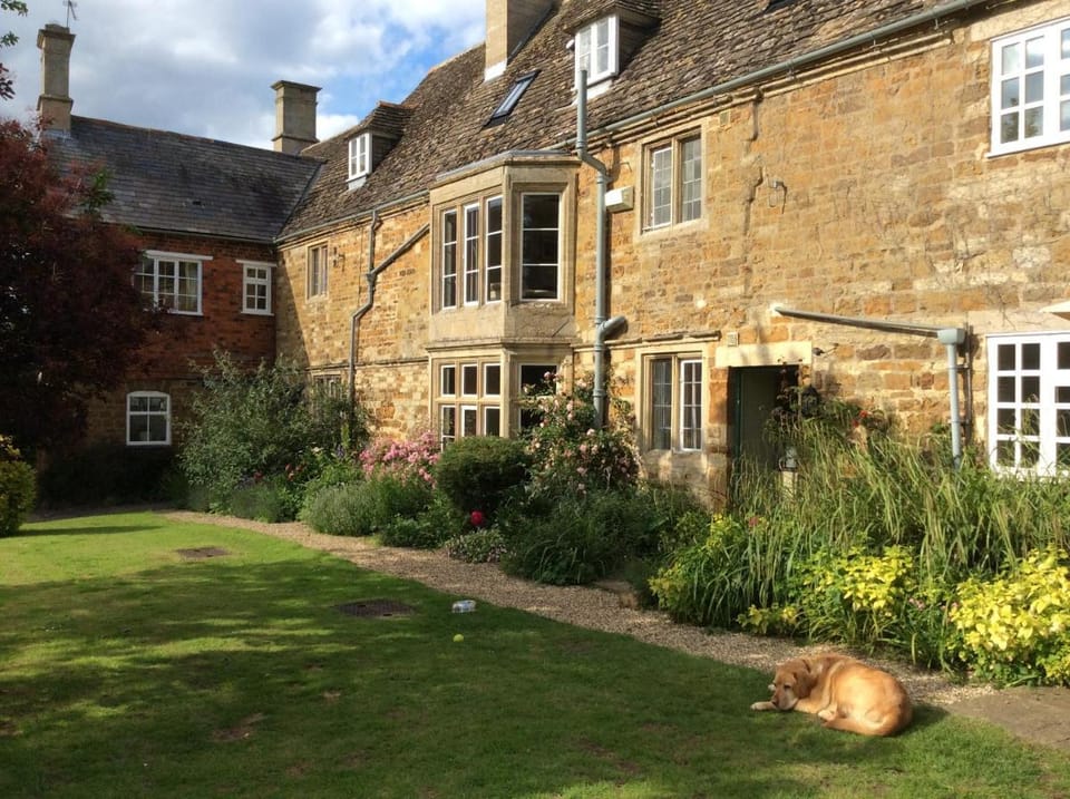 Castle Farm House B&B Bed and Breakfast in Corby