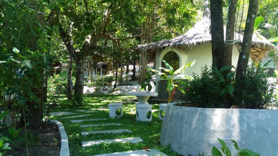 Flower Power Farm Village Resort in Ko Phayam