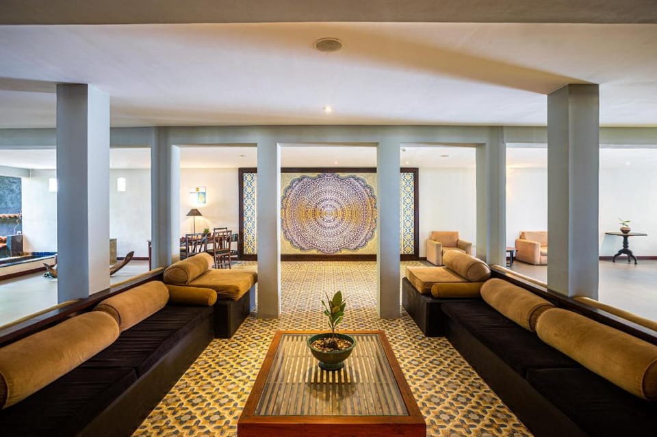 Earl's Reef Hotel in Western Province