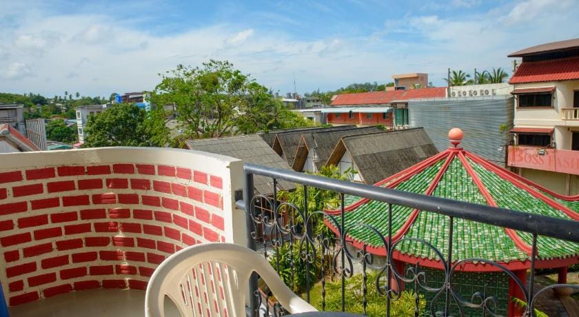 2 Vikings Restaurant & Guesthouse Hotel in Phuket