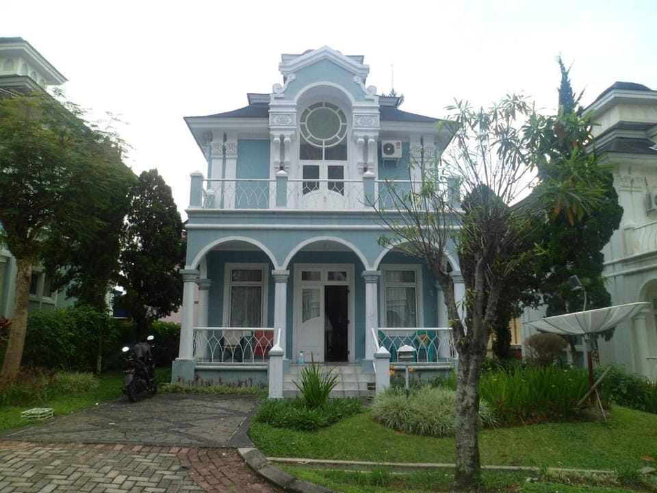 Villa Kota Bunga Protea Hotel in West Java