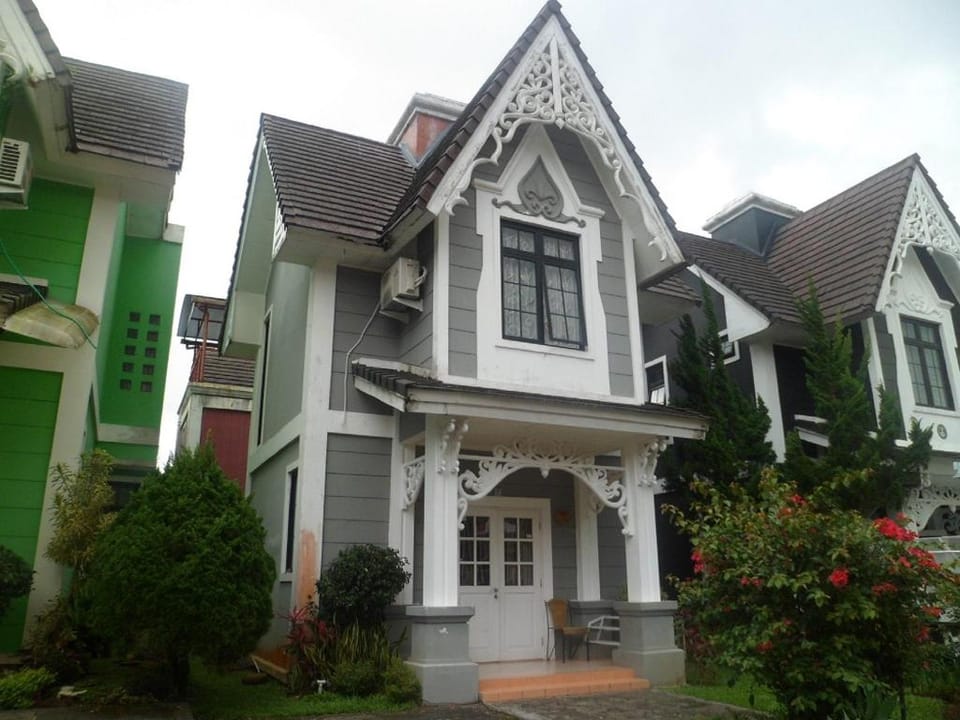 Villa Kota Bunga Protea Hotel in West Java