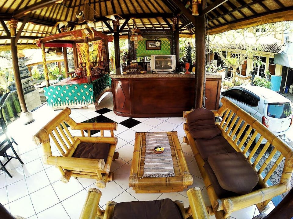 Surf Doggie Inn Hotel in Kuta