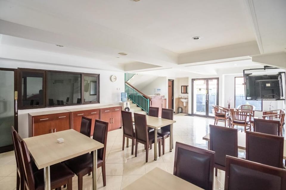 RedDoorz Plus @ Buah Batu Bed and Breakfast in Bandung