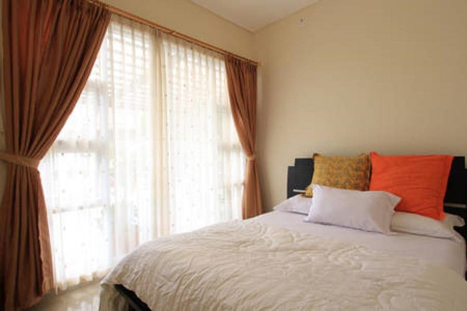 City View with Big Balcon Villa - Family Only 4BR Villa in Bandung