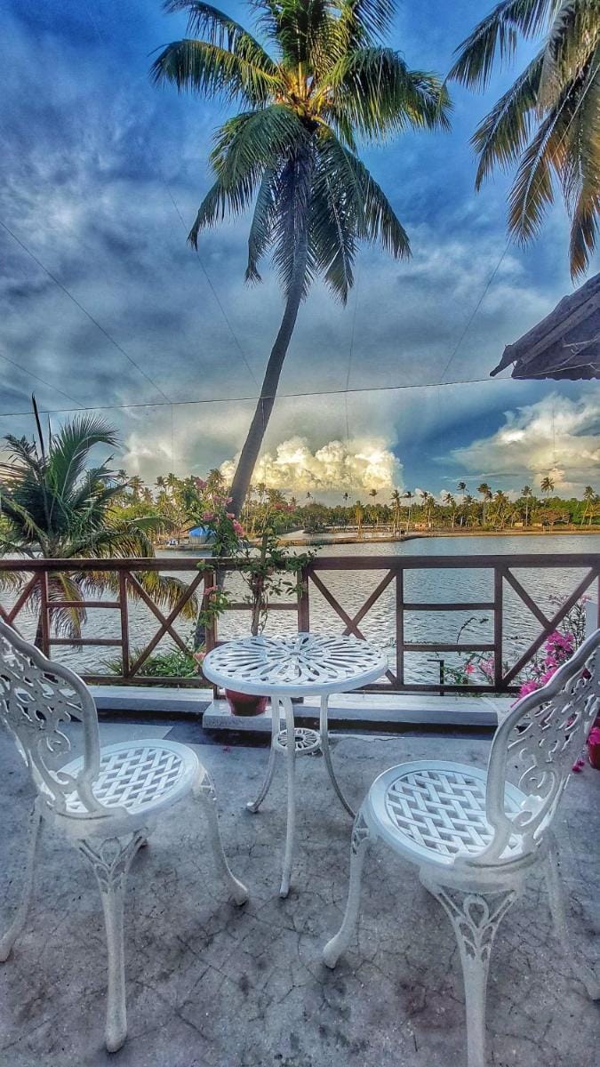 Vala House Hotel in Vypin