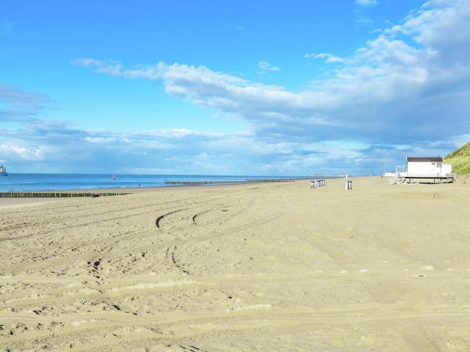 Beautiful holiday home Zeeroos in Zeeland Vacation rental in Koudekerke