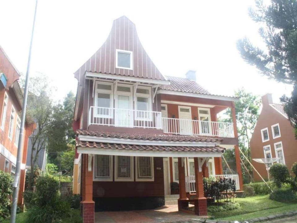 Villa Sofia Kota Bunga Puncak Hotel in West Java