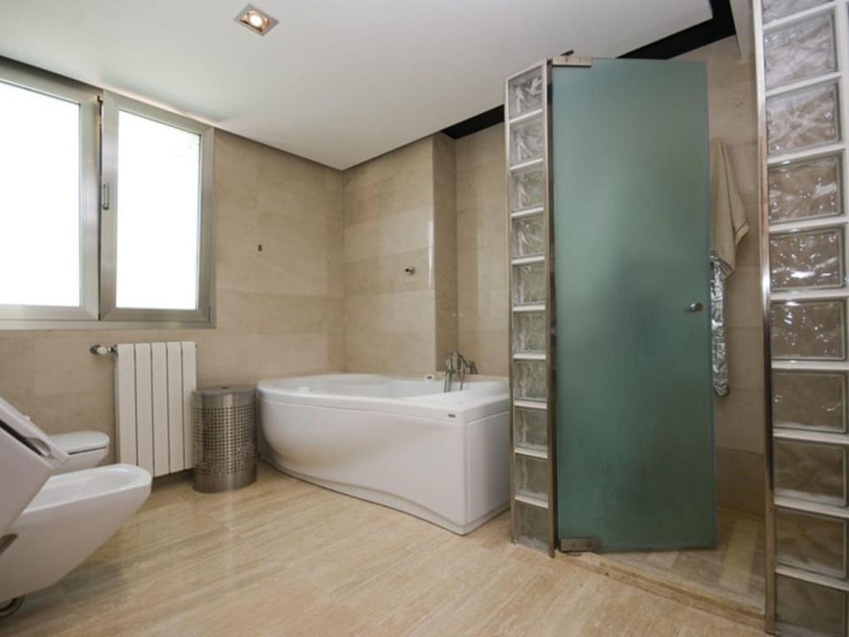 Villa with Jacuzzi Stay Villa in Raiguer