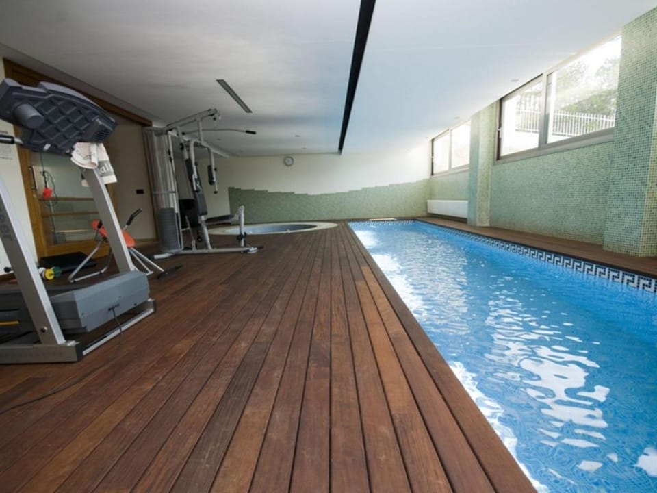 Villa with Jacuzzi Stay Villa in Raiguer