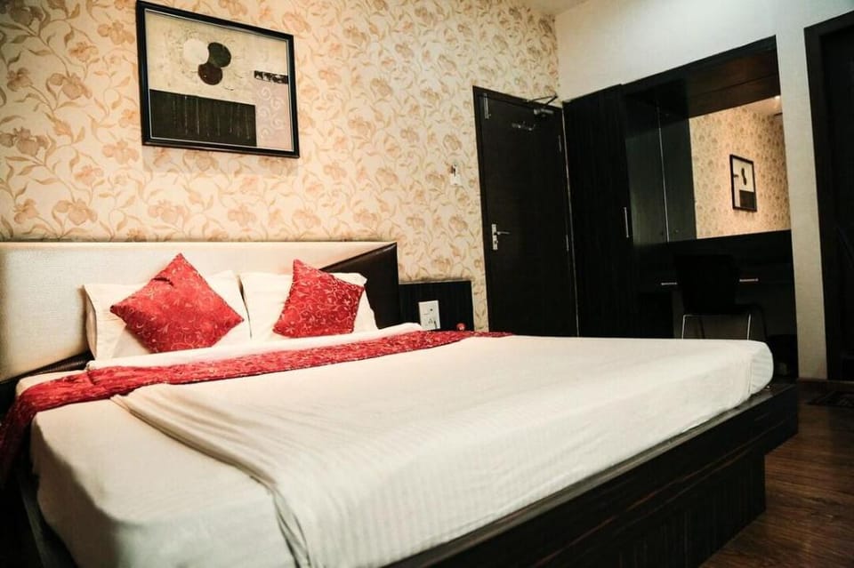 Hotel Pink Pearl Hotel in India