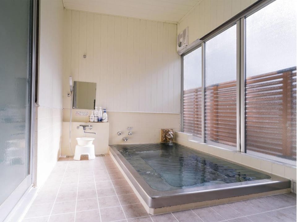Ogute Lakeside Ryokan Shirasagiso Hotel in Aichi Prefecture