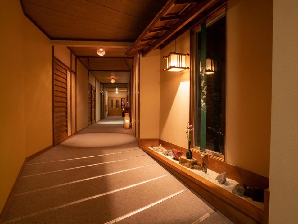 Ogute Lakeside Ryokan Shirasagiso Hotel in Aichi Prefecture