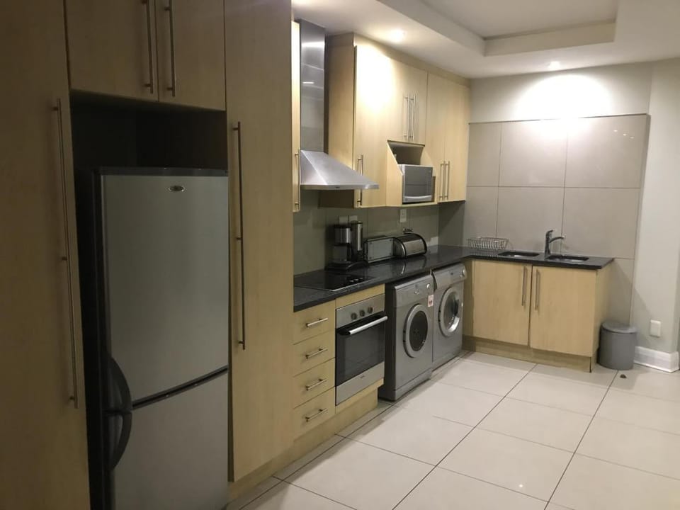 First Divine Suites - Hydro Park Grayston Apartment in Sandton