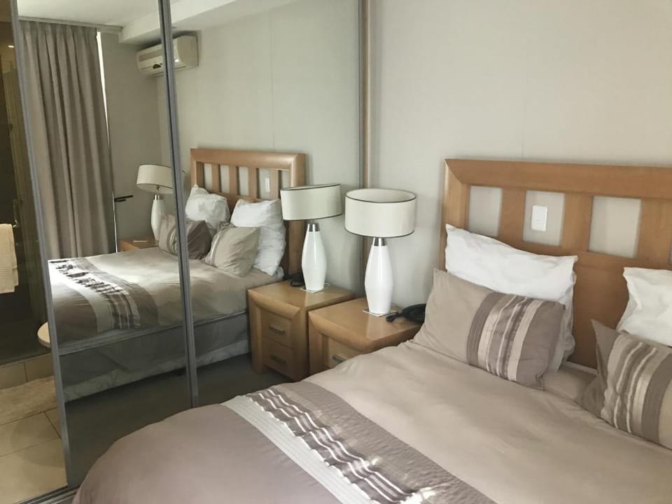 First Divine Suites - Hydro Park Grayston Apartment in Sandton