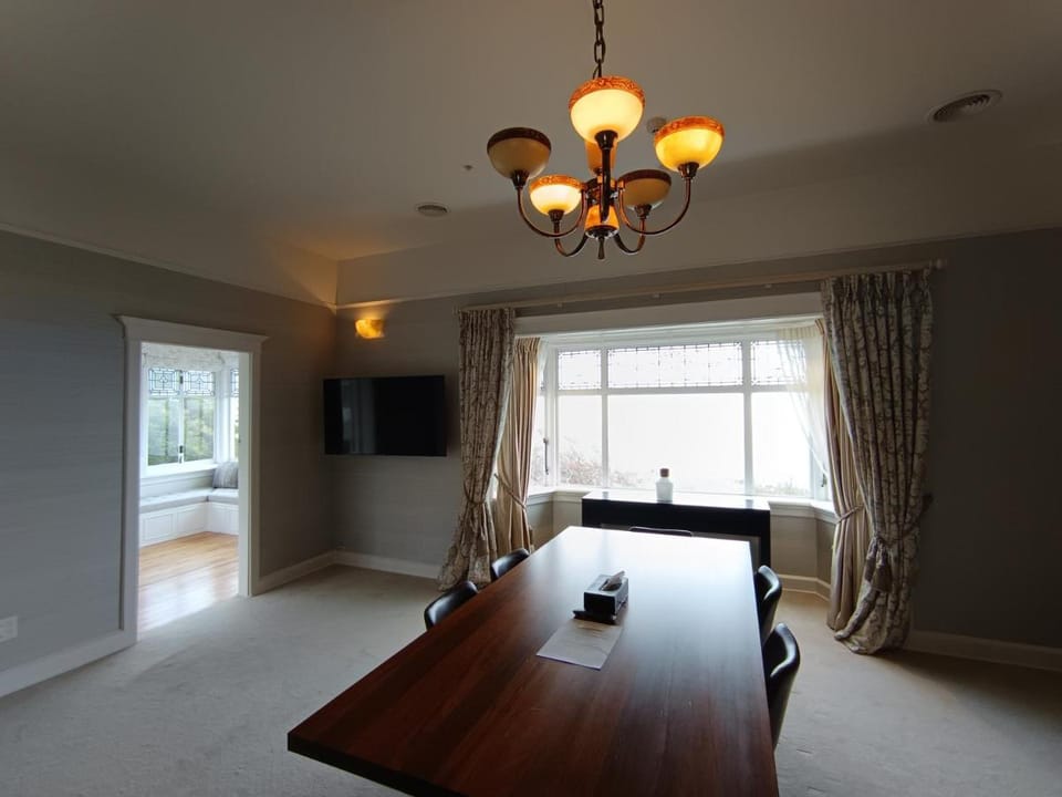 Hackthorne Gardens Luxury Accommodation Bed and Breakfast in Christchurch