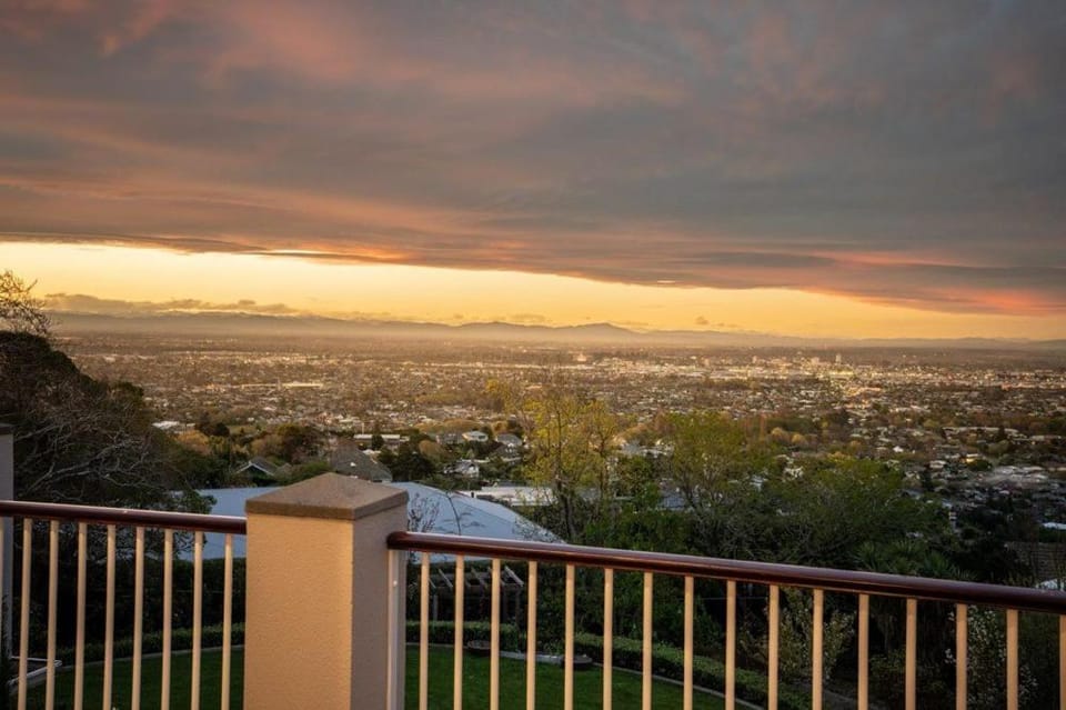 Hackthorne Gardens Luxury Accommodation Bed and Breakfast in Christchurch