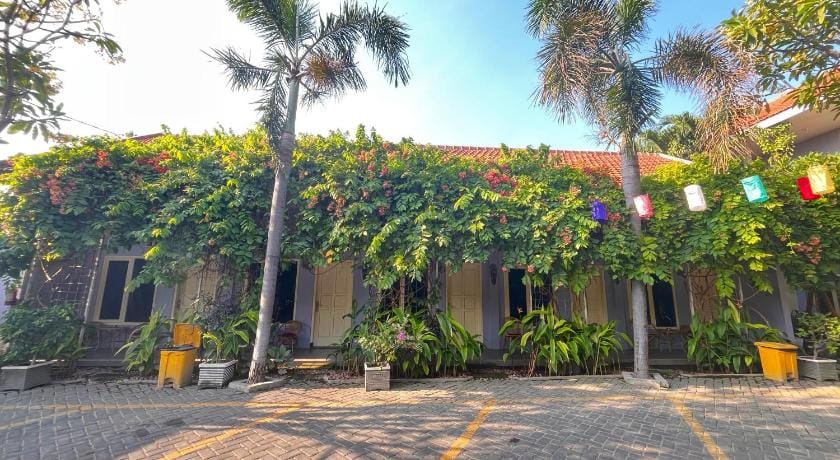 Clover Homestay Vacation rental in East Java