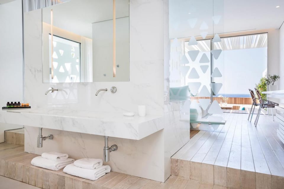 Mykonos Dove Beachfront Hotel Hotel in Mykonos, Mikonos 846 00, Greece