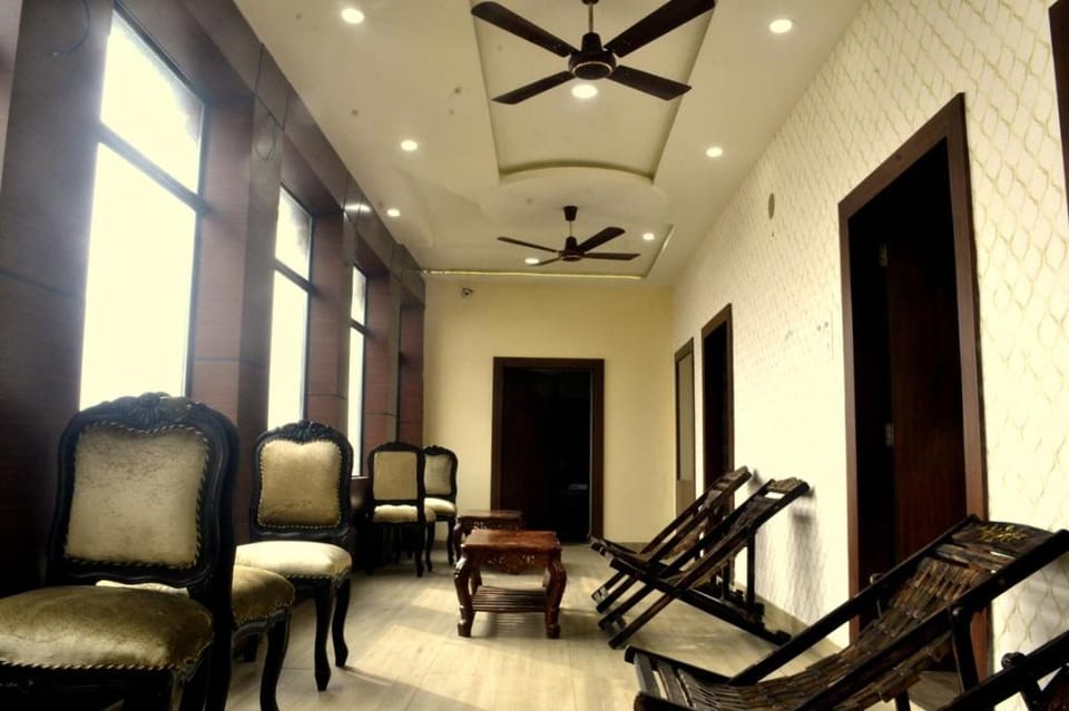 Dwivedi Hotels Sri Omkar Palace Inn in Varanasi